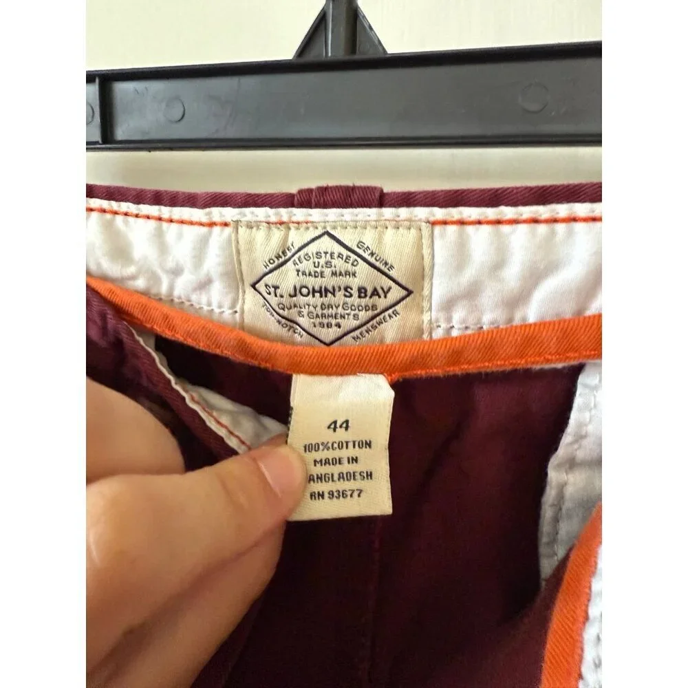 St. John’s Bay men’s size 44 maroon shorts